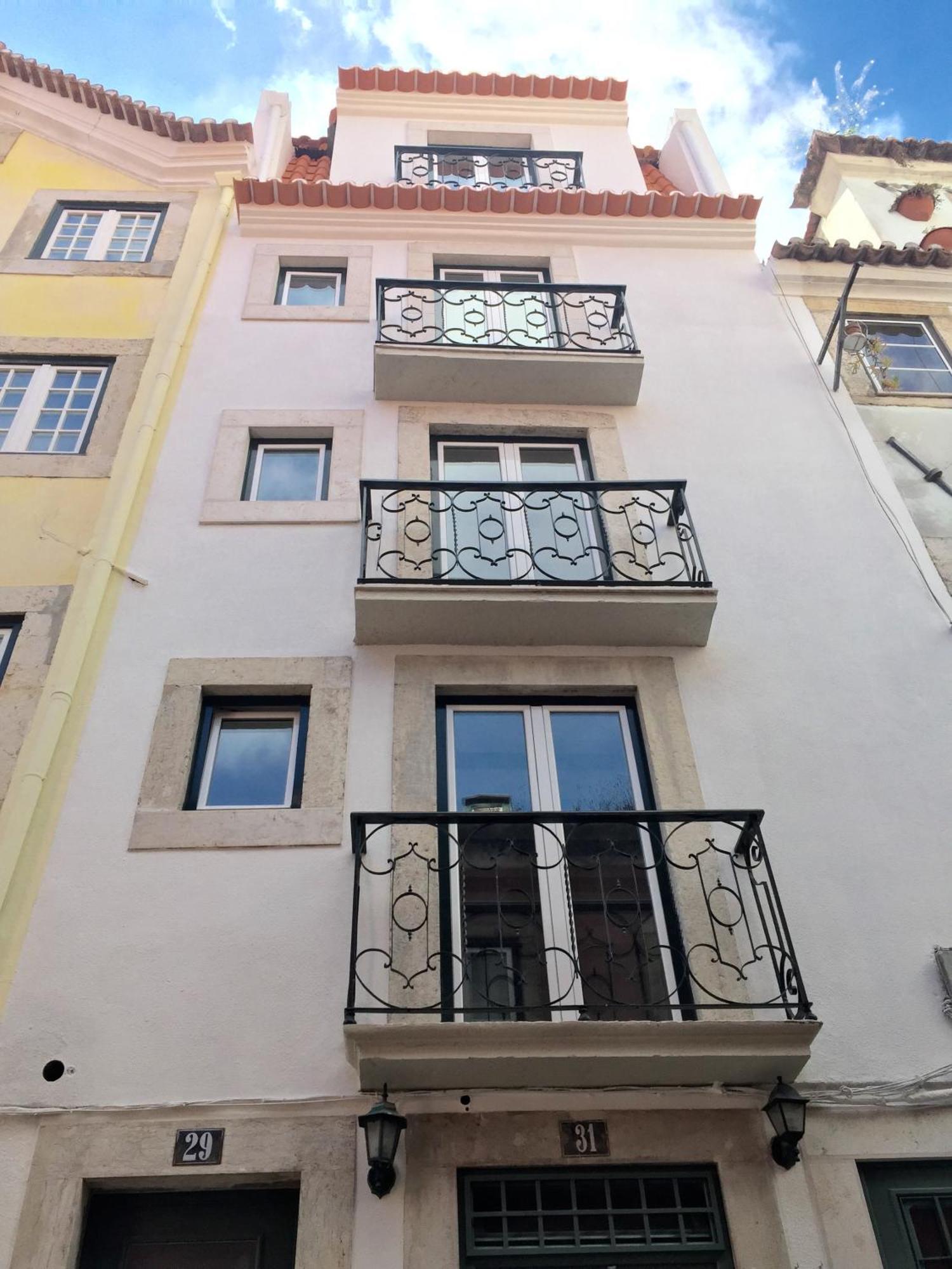 Bairro Alto Studio Apartments - By Lu Holidays Lisbon Bagian luar foto
